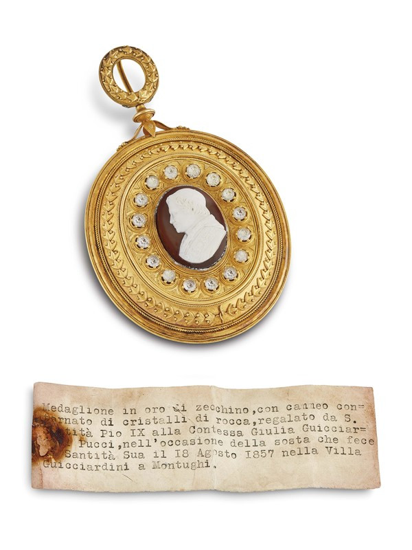 Pectoral Gold Pendant From Castellani With A Cameo Attributed To Luigi