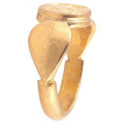 Early Byzantine Gold Ring Engraved With Married Couple