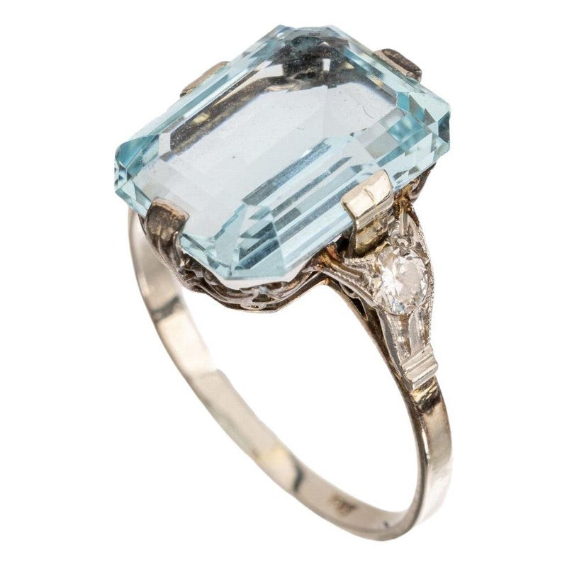 Aquamarine approximately 3ct and Diamond Ring