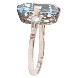 Aquamarine approximately 3ct and Diamond Ring