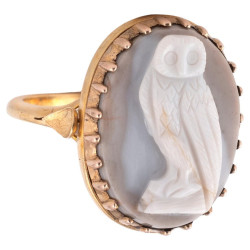 Gold Ring Set With An Agate Cameo Of Owl. Italian 17th century