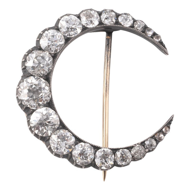 A Crescent Moon Brooch with 4.5ct Old Cut Diamonds, circa 1900's