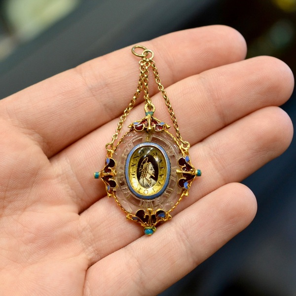 Italian Renaissance Early 17th Century Rock Crystal & Enemal Devotional Pendant #bernardo 

In 18kt yellow gold with a triple chain suspending a carved rock crystal medallion surrounded by polychrome enamels which holds on one side a Salvator Mundi in enamels and on the other an Agnus Dei surrounded by a blue enamel border.